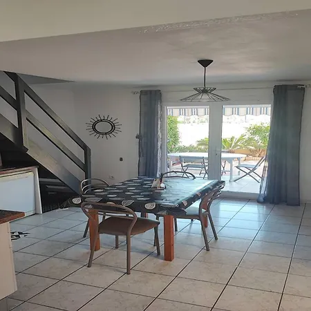 Climatisee Avec Piscine Et Jardin A 300m Des Marches Et Commerces, Proche Plage. - Fr-1-782-56 Villa *