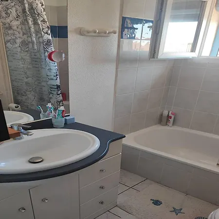 Climatisee Avec Piscine Et Jardin A 300m Des Marches Et Commerces, Proche Plage. - Fr-1-782-56 Le Barcarès