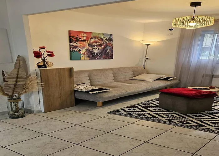 Villa Climatisee Avec Piscine Et Jardin A 300m Des Marches Et Commerces, Proche Plage. - Fr-1-782-56 *