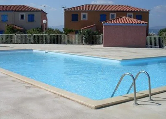 Climatisee Avec Piscine Et Jardin A 300m Des Marches Et Commerces, Proche Plage. - Fr-1-782-56